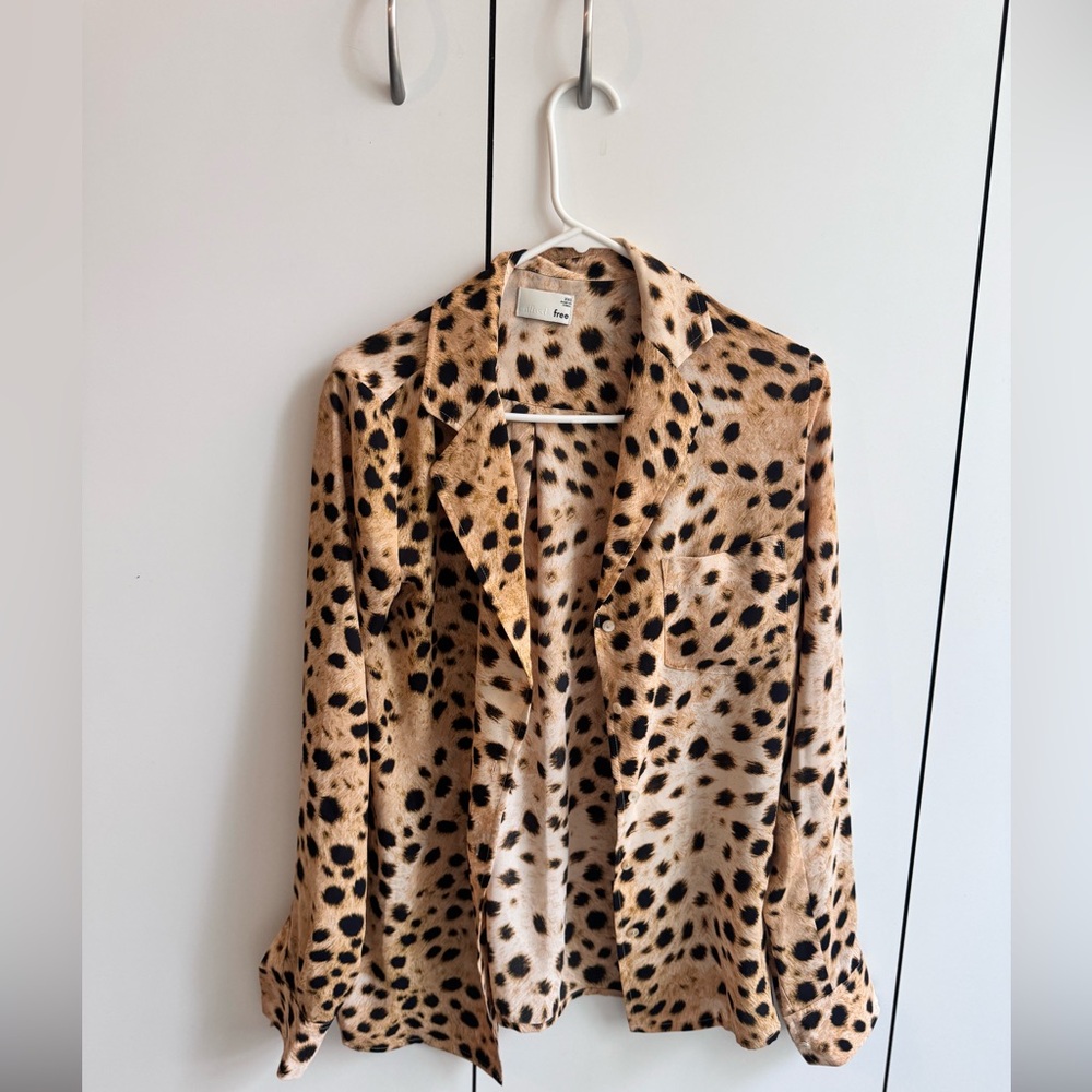 Aritzia Wilfred free button up shirt